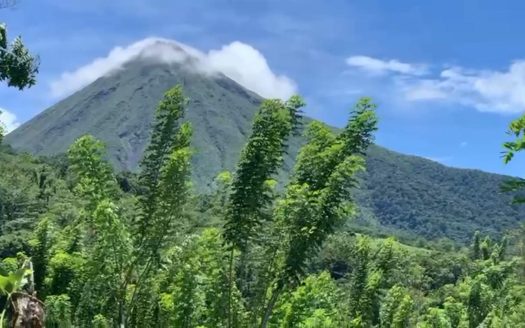 Exceptional Lot in La Fortuna – Steps from La Fortuna Waterfall with Volcano Views