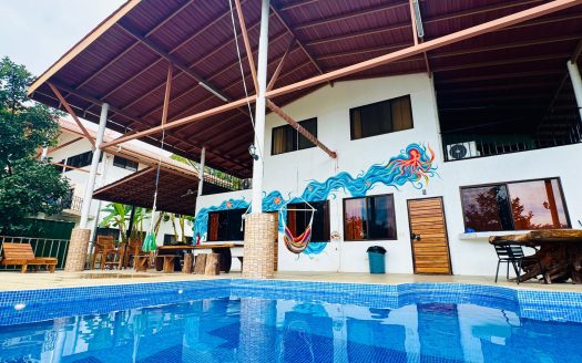 Terrapin Station No.1 – Investment Property with 5 Apartments and Pool in Bosque del Lago