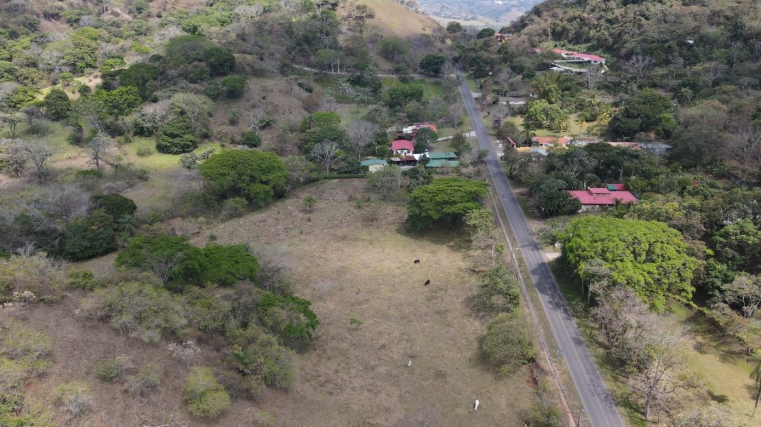 Mixed use 4805m2 (1.18 acres)  5 min. from Atenas Center & 27 in Atenas