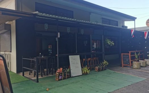 Commercial plex in La Fortuna Centro