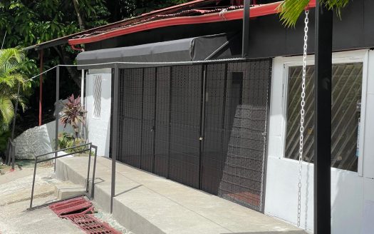 A house with 2 apartments and a commercial space on the first floor in Manuel Antonio