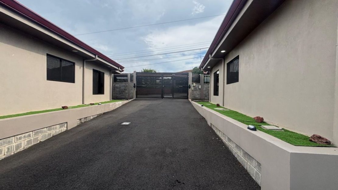 2-Bath Rentals with shared automatic gate