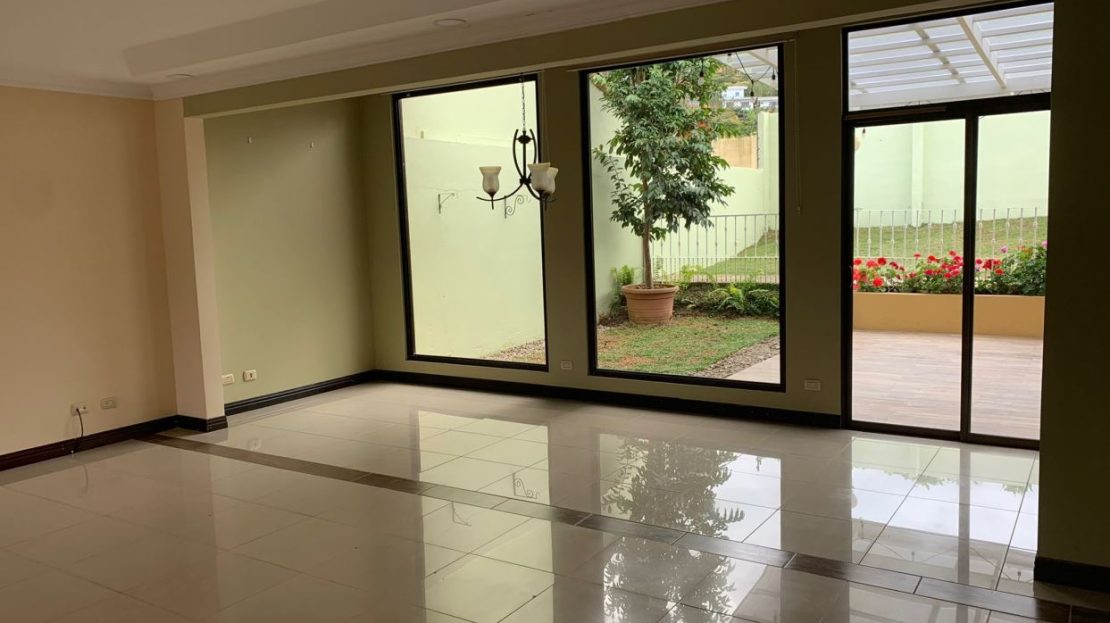 Beautiful House in Condo Vistas del Irazú Cartago