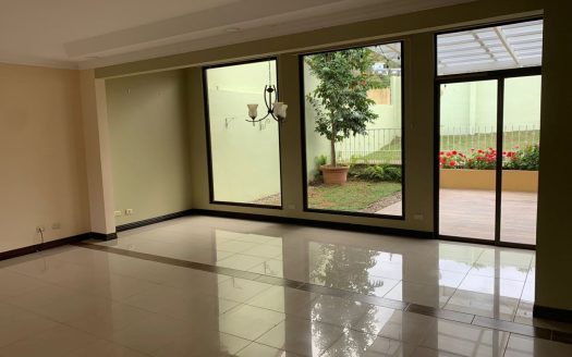 Beautiful House in Condo Vistas del Irazú Cartago