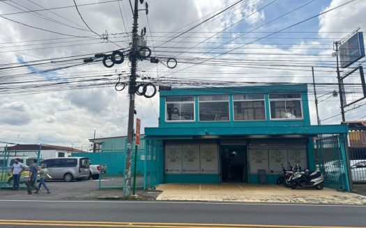 Commercial Property in the Center of Tibás