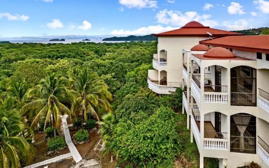 Prestigious 19-Bedroom Coastal Estate with Development Potential in Playa del Coco