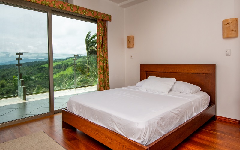 Spectacular Mountain View Condo (12-2-2-4)
