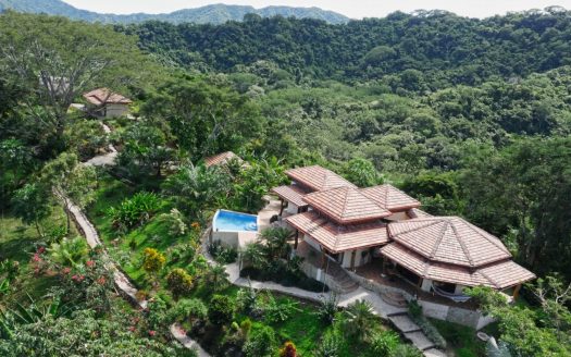 EXCEPTIONAL PROPERTY, AN EAGLE’S NEST IN A LUSH GREEN ENVIRONMENT, COSTA RICA.
