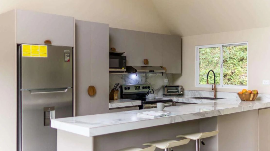 Casa Beratna – Light-Filled Jungle Retreat in Valle Pura Vida