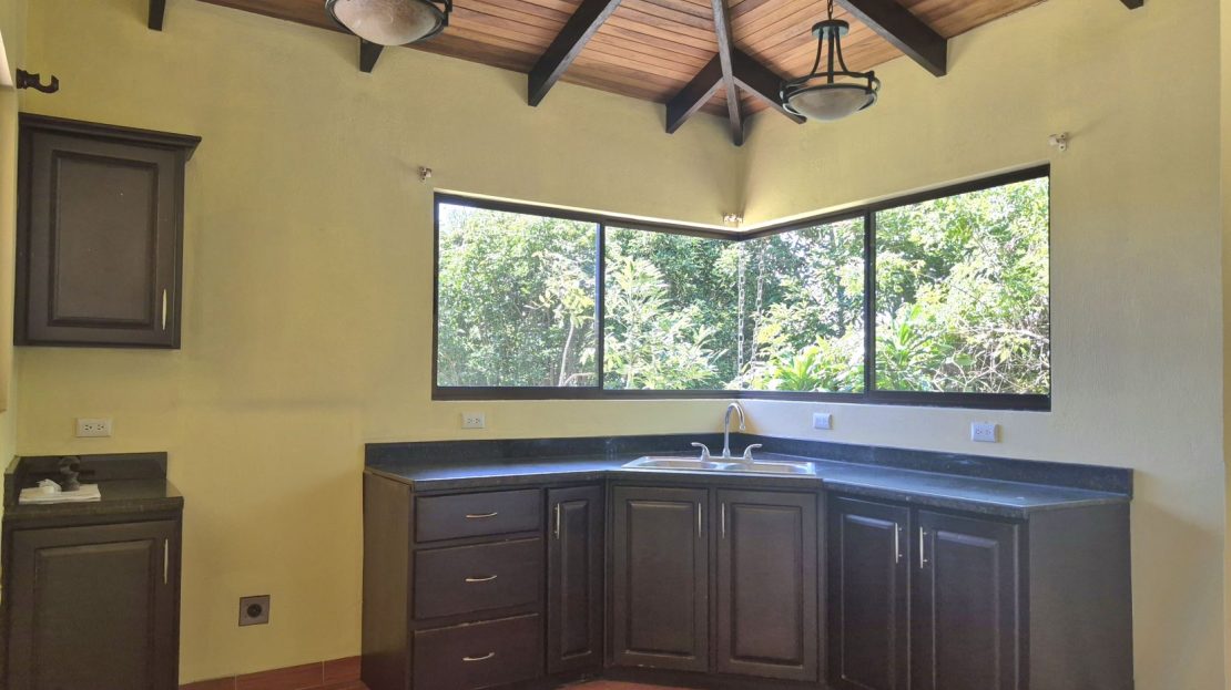 Charming Country-Style Home for Rent in Gated Pica Flora Community – Atenas