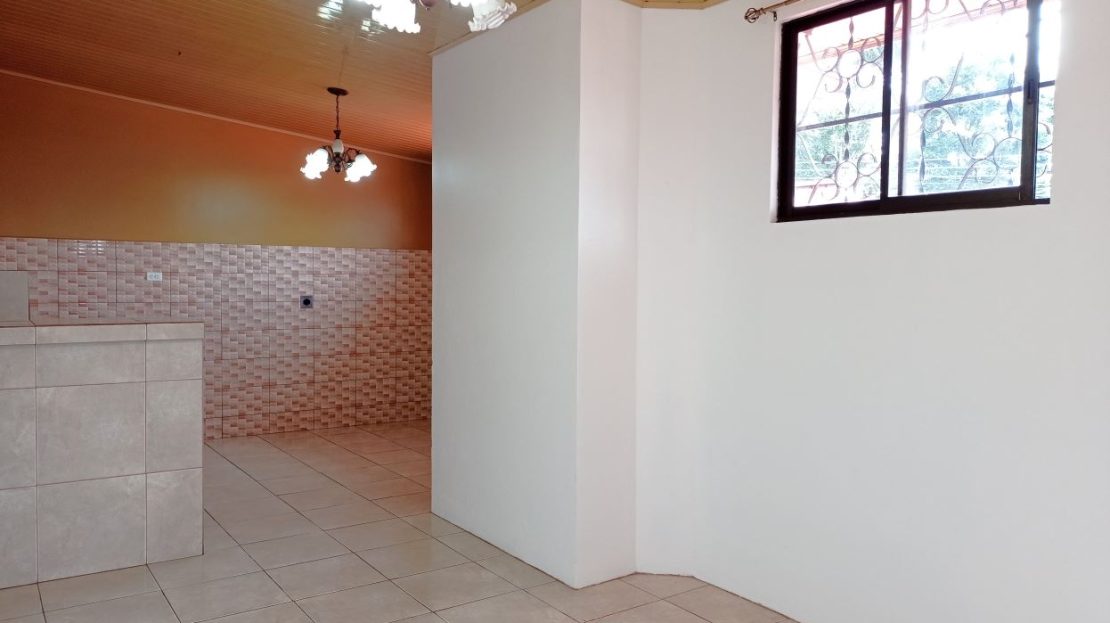 Building with 2 Apartments for Sale in Strategic Location