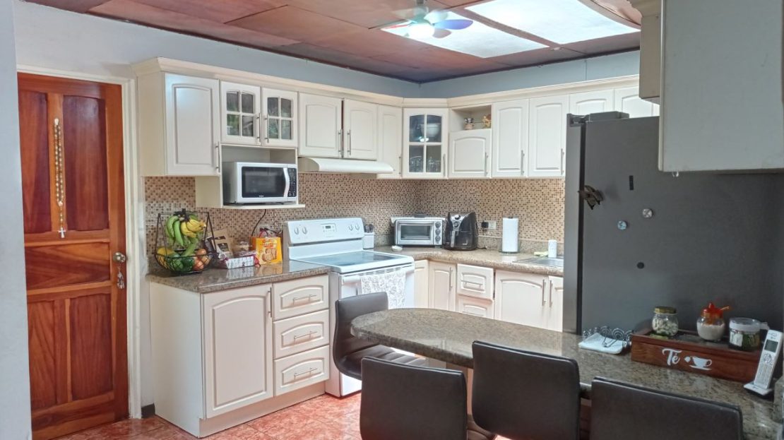 Strategically-located house near downtown San José in San Sebastián