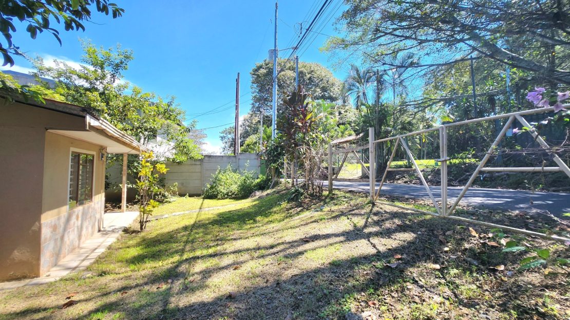 Property with all services ready