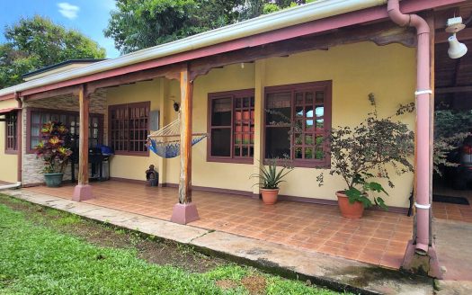 House with excellent location, Residential with Commercial Potential