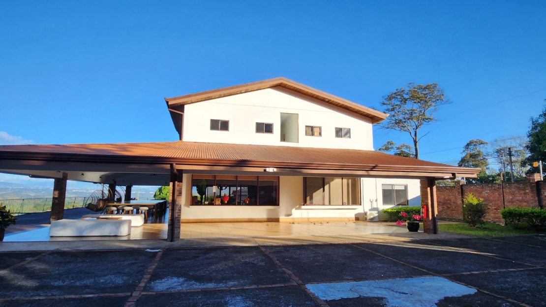 Villa Mango - For rent amazing property with many amenities.