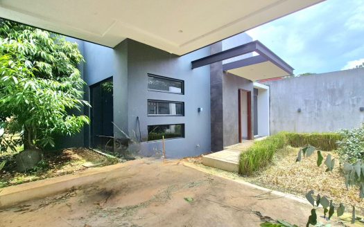 Charming 3-Bedroom Home Just Minutes from Downtown Atenas