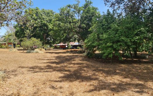 Lot with home near Atenas Centro