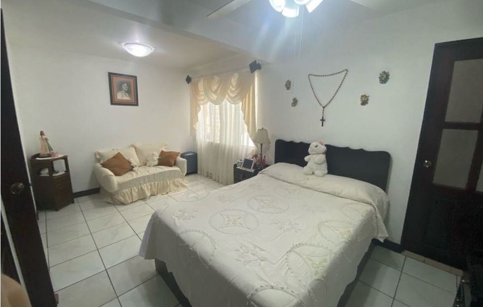 10 minutes from downtown and the airport