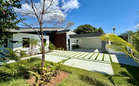 Modern New Construction Home in the Prestigious Cacique