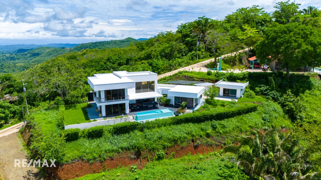 Casa Ying Yang – Luxury Ocean-View Villa in Carrillo Heights Guanacaste | REMAX
