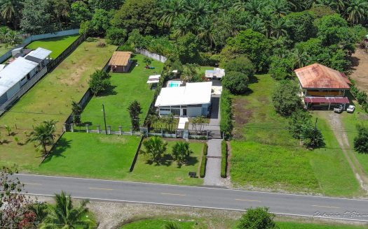 Modern House with Pool and Spacious Terraces on the Interamericana, Ciudad Neily – Canoas