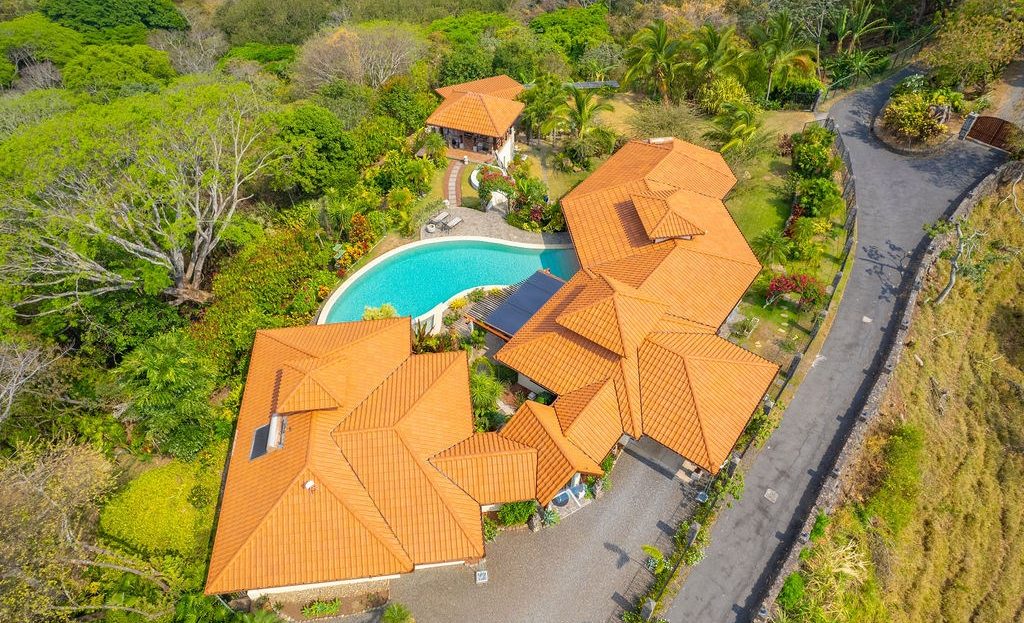 Architectural Masterpiece on 1.75acres in Atenas is a Haven for Discerning Taste