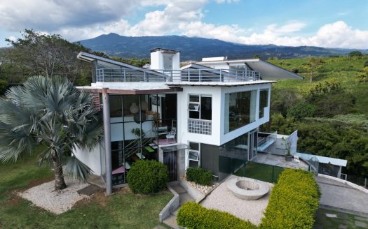 FOR SALE CUIDAD REAL PROPERTY WITH 2 LUXURY HOMES AND TENNIS COURT