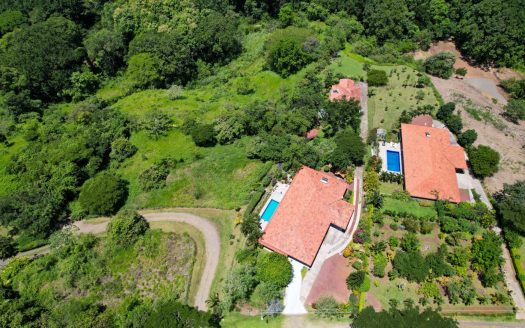 Nicely designed home and guest home in Atenas countryside neighborhood