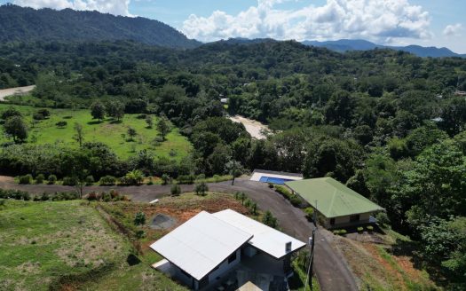 Modern House in Villas del Rio