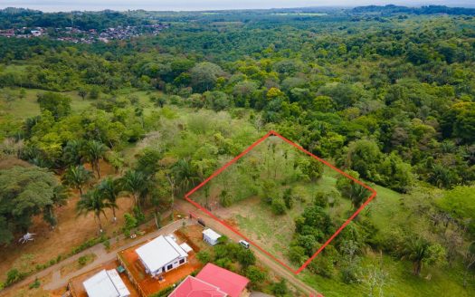 Stunning vacant land is located in Quepos