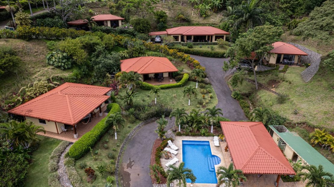 Lovely multi-unit rental property ideal for any venture in Atenas