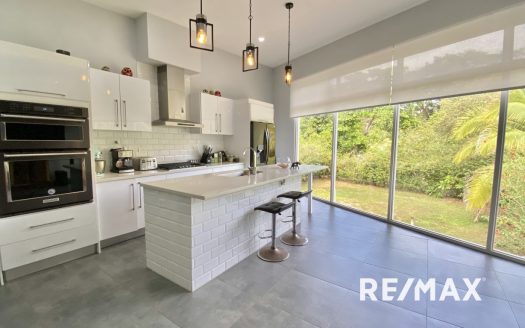 DREAM HOME IN HERMOSA BEACH