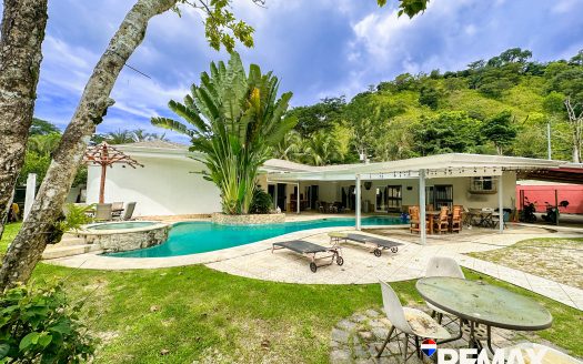 Vacation Oasis Villa | 6 Bedrooms | 2 Guest Houses