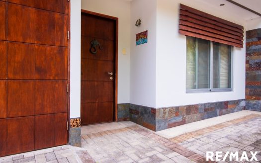 Stunning Modern 3-Bedroom Home with Loft