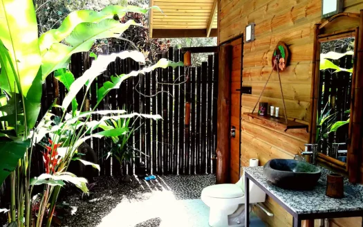 Secluded Home with 2 Airbnb Rentals 200 Meters to the Beach