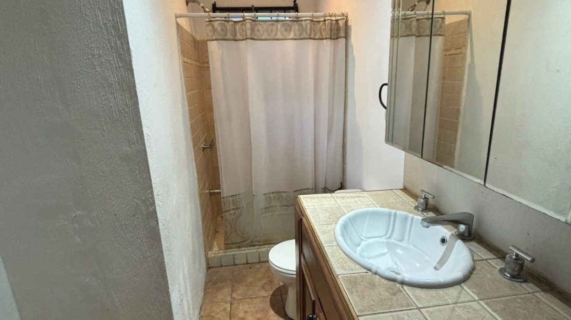 Large multi unit home in cool climate of Atenas