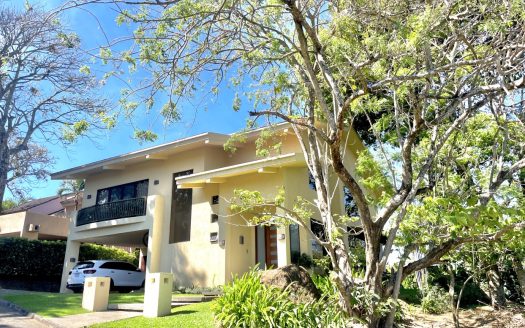 FOR SALE-Spectacular house in GATED COMMUNITY surrounded by nature in CIUDAD COLON, San José, Costa Rica