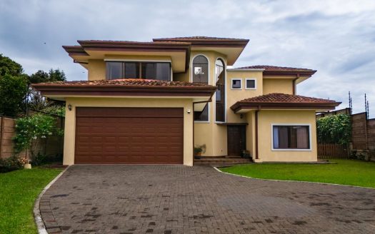 Elegant home surrounded by nature in San Jerónimo de Moravia