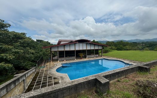 Large multi-unit property ideal for any type of project