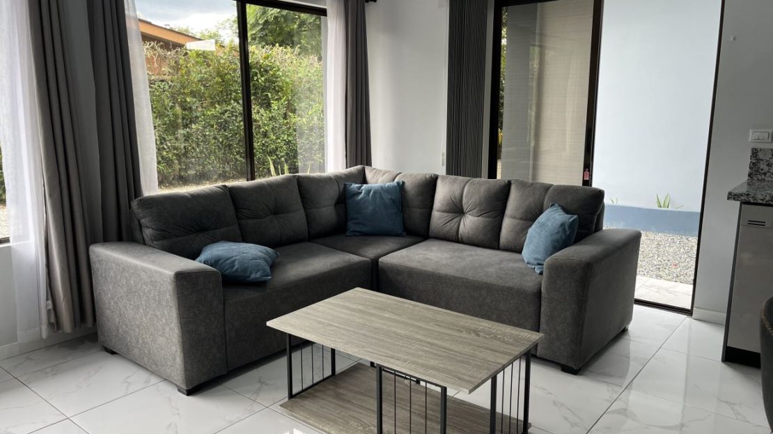 BEAUTIFUL MODERN HOUSE FOR RENT IN LA HERMOSA