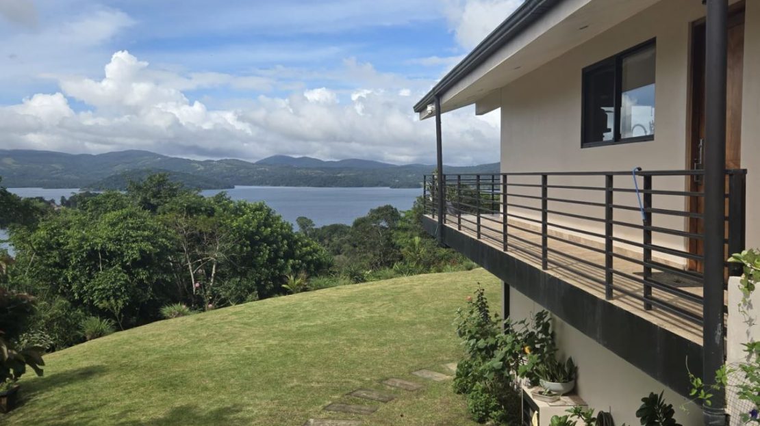 Lake view home at Lake Arenal