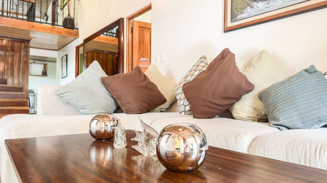 Manuel Antonio Outskirts – Impeccable Four-Bedroom Home for Sale