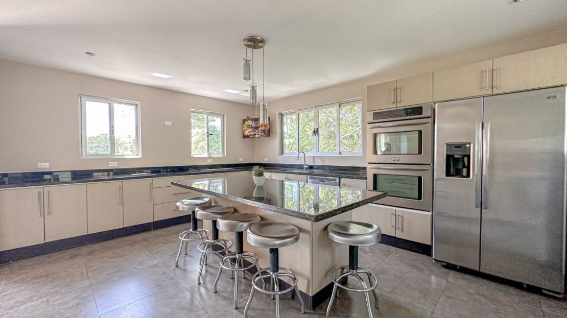 PRICE REDUCED- FOR SALE-House with dream view in Rodeo de Ciudad Colon