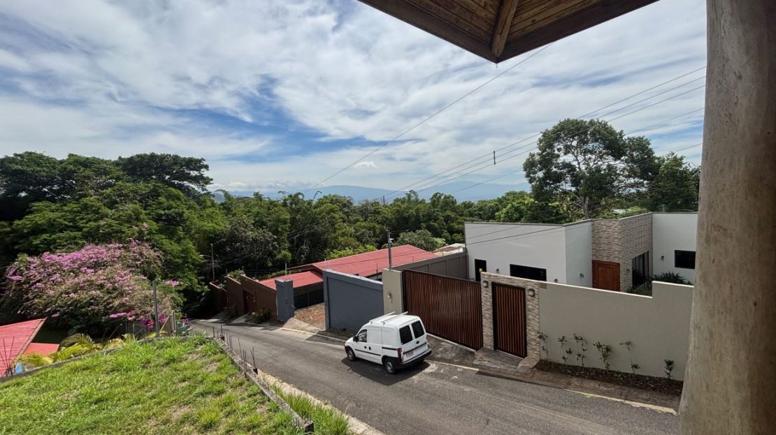 Residential/Commercial two tiered lot on main highway 3