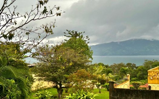 Modern New Build Overlooking Lake Arenal – Walkable to Downtown Nuevo Arenal