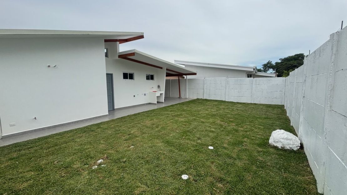 New modern style home in tranquil neighborhood of Atenas