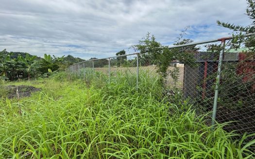 Lot close to town center in a private area of Atenas