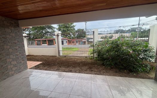 Home like new in Calle Mora next to Atenas Center