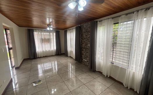Home like new in Calle Mora next to Atenas Center