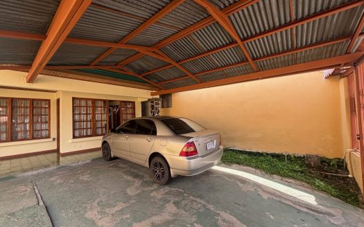 Casa en Atenas centro muy cerca de todo